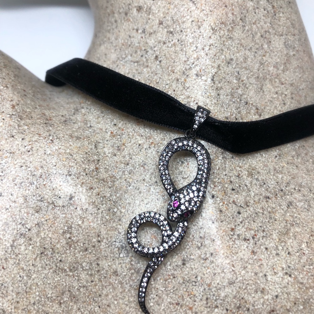 Vintage white bronze crystal pendant Choker